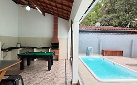 Casa verde Ubatuba ao lado da praia da Enseada e Santa Rita